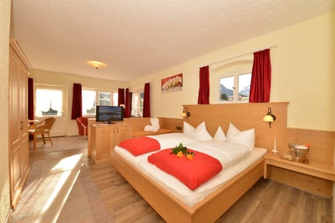 Superior Double Room, Balcony, Annex Building | In-room safe, free cribs/infant beds, rollaway beds, free WiFi