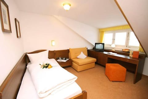 Standard Single Room, Annex Building | In-room safe, free cribs/infant beds, rollaway beds, free WiFi