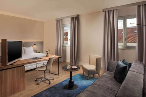 Minibar, in-room safe, desk, free WiFi