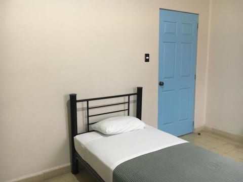 Single Room, 1 Twin Bed, Shared Bathroom | In-room safe, free WiFi, bed sheets