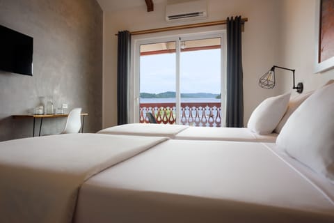 Twin Room, Sea View | Hypo-allergenic bedding, in-room safe, individually decorated, desk