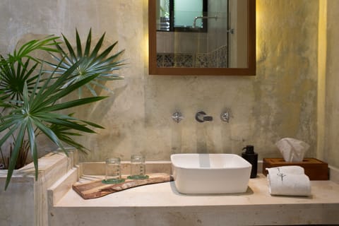 Suite | Bathroom sink