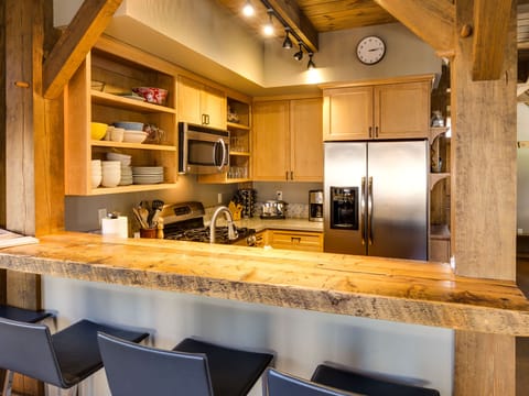 Counter top bar to kitchen