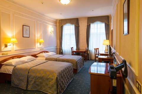 Standard Twin Room | Premium bedding, minibar, in-room safe, desk