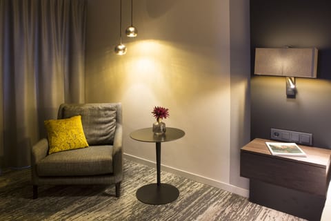 Junior Suite | Living area | 49-inch flat-screen TV with cable channels, TV, tablet