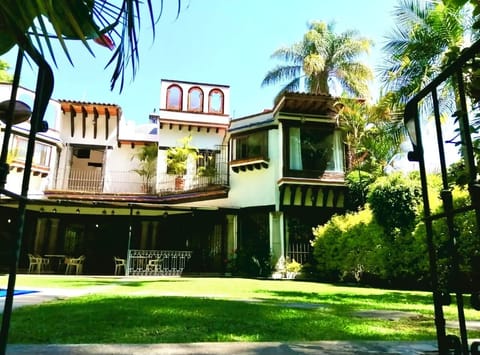 This home offers seclusion, tranquillity & the beauty of nature.