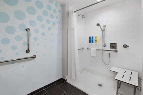 Room, 2 Queen Beds, Accessible, Bathtub (Hearing) | Bathroom shower