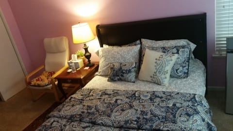 Room, 1 Queen Bed | 1 bedroom, desk, iron/ironing board, rollaway beds