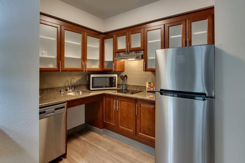 Full-size fridge, microwave, stovetop, dishwasher