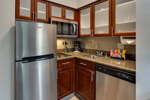 Full-size fridge, microwave, stovetop, dishwasher