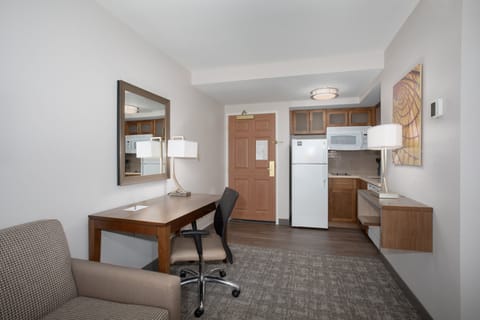 Studio Suite, 1 Queen Bed, Kitchen | Room amenity