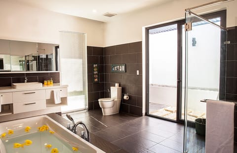 Villa, 4 Bedrooms | Bathroom | Shower, free toiletries, hair dryer, bidet