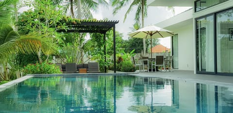 Outdoor pool, an infinity pool