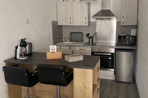 Cottage, Private Bathroom (du Bouleau) | Shared kitchen | Highchair