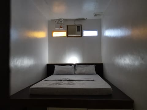 Double Private Room | Free WiFi, bed sheets
