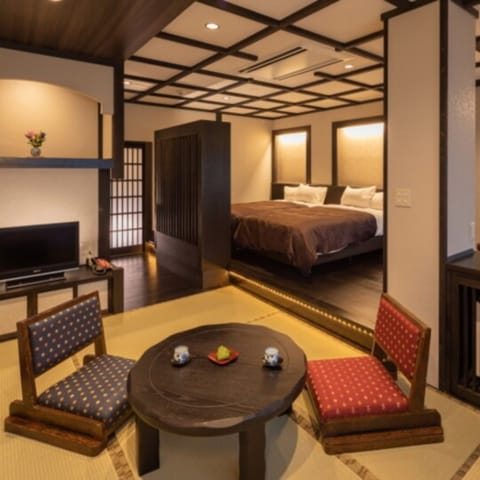 Renovated Japanese Western style Room | In-room safe, soundproofing, free WiFi, bed sheets