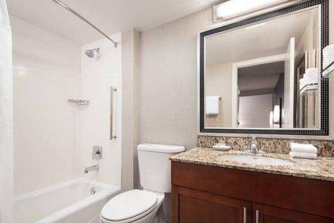 Loft, 2 Bedrooms | Bathroom | Combined shower/tub, free toiletries, hair dryer, towels