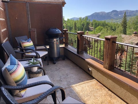 Comfy furniture and Endless Views