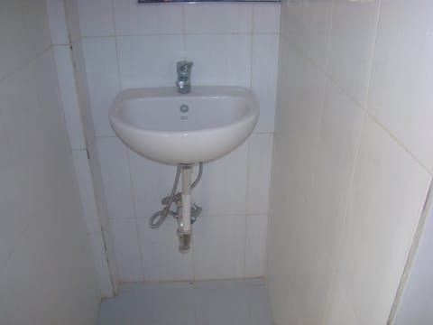Double Room, Sea View | Bathroom | Shower, free toiletries, towels