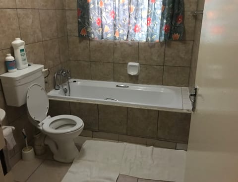 Budget Double Room | Bathroom | Shower, free toiletries, towels