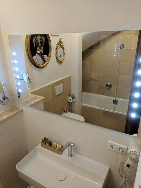 Comfort Room | Bathroom sink