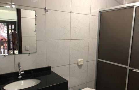 Standard Room | Bathroom | Shower, free toiletries, hair dryer, towels