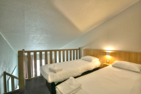 Quadruple Room, Non Smoking | Desk, soundproofing, free WiFi, bed sheets