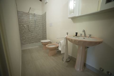 Double Room, Garden View | Bathroom | Shower, free toiletries, hair dryer, bidet