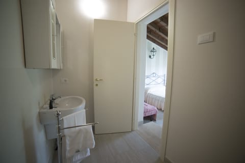 Cribs/infant beds, free WiFi, bed sheets