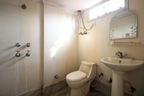 Standard Double or Twin Room, 1 Double Bed, Private Bathroom | Bathroom | Shower, free toiletries, towels