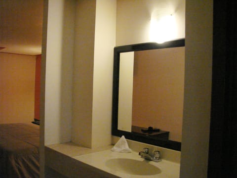 Standard Room | Bathroom | Combined shower/tub, deep soaking tub, free toiletries, towels