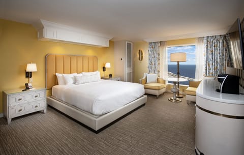 Gulf View King Room | Premium bedding, pillowtop beds, in-room safe, laptop workspace