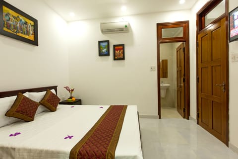 Deluxe Double Room, Balcony | Air conditioning