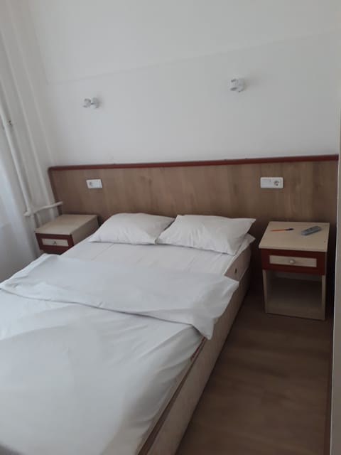 Standard Single Room, Private Bathroom | Minibar, desk, iron/ironing board, free WiFi