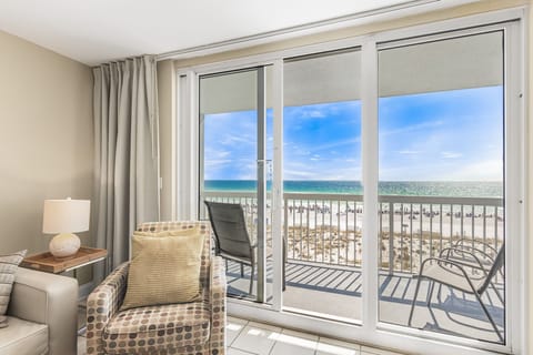 Elite Condo, 1 Bedroom, 2 Bathrooms, Ocean View | Individually decorated, individually furnished, blackout drapes