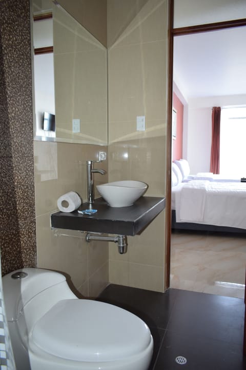 Triple Room | Bathroom | Shower, free toiletries