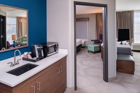 Suite, 2 Bedrooms | Minibar