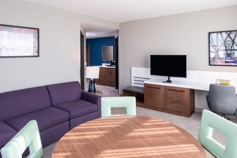 Suite, 2 Bedrooms | Premium bedding, pillowtop beds, in-room safe, free WiFi