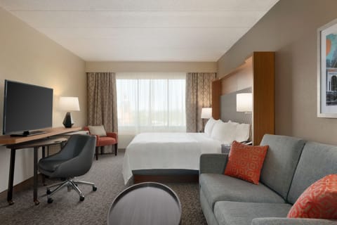 Suite, 1 King Bed | Pillowtop beds, desk, laptop workspace, blackout drapes