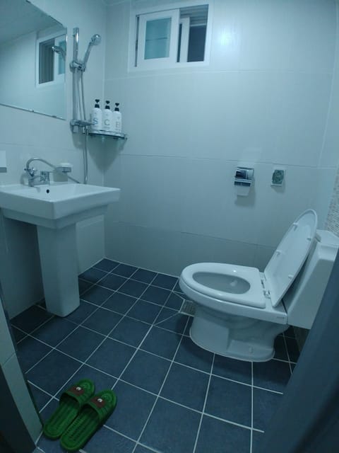 Basic Single Room, 1 Bedroom, Non Smoking | Bathroom | Shower, hair dryer, slippers, towels