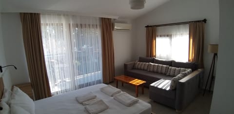 Family Room, Balcony | Egyptian cotton sheets, premium bedding, minibar, soundproofing