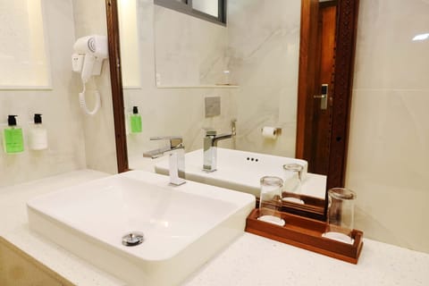 Standard Double or Twin Room | Bathroom | Shower, free toiletries, hair dryer, towels