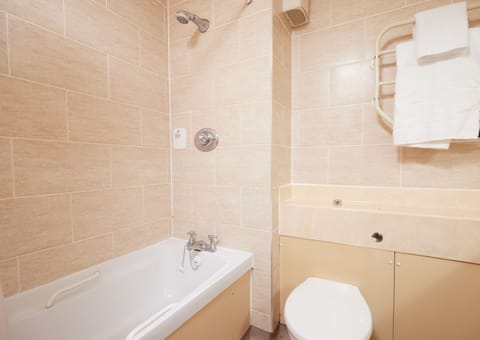 Executive Double Room | Bathroom | Hair dryer, towels