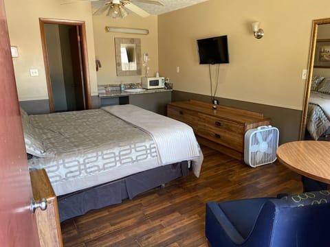 Standard Room, 1 King Bed, Smoking | Pillowtop beds, desk, blackout drapes, free WiFi