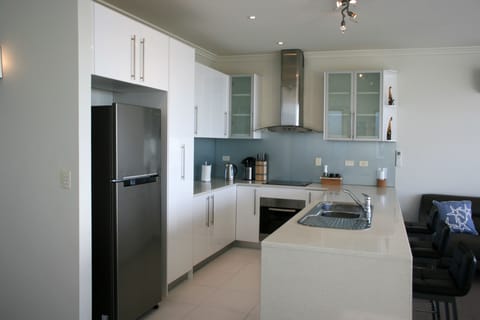 Luxury Apartment, 4 Bedrooms, Balcony, Ocean View (36)  | Private kitchen | Full-size fridge, microwave, oven, stovetop