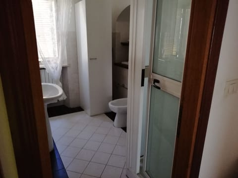 Double or Twin Room | Bathroom | Shower, free toiletries, hair dryer, bidet