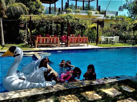 Outdoor pool, free cabanas, sun loungers