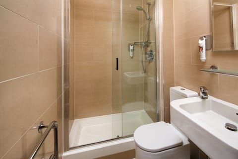 Room, 1 Double Bed | Bathroom | Rainfall showerhead, eco-friendly toiletries, hair dryer, towels