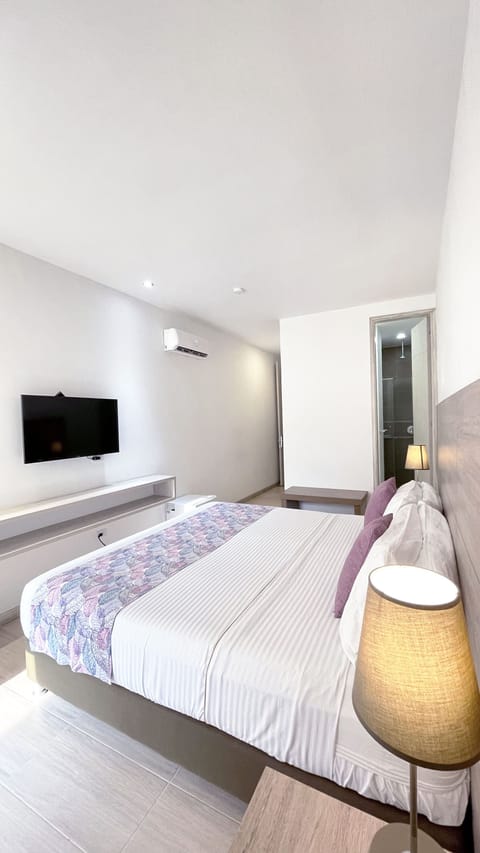 Superior Room, 1 King Bed | Minibar, in-room safe, desk, free WiFi