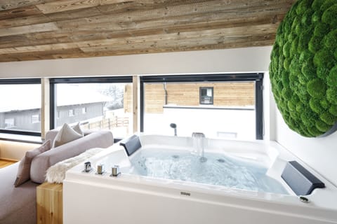 Exclusive Chalet, 2 Bedrooms | Private spa tub